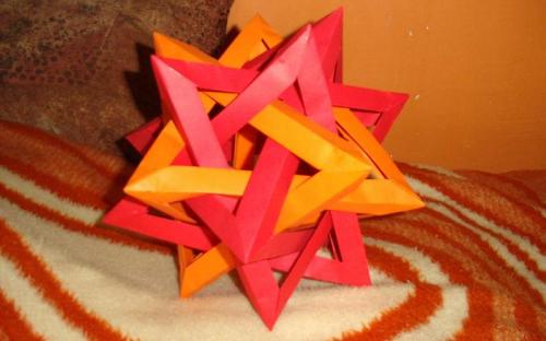 five_intersecting_tetrahedras_-_origami_star_2.jpg
